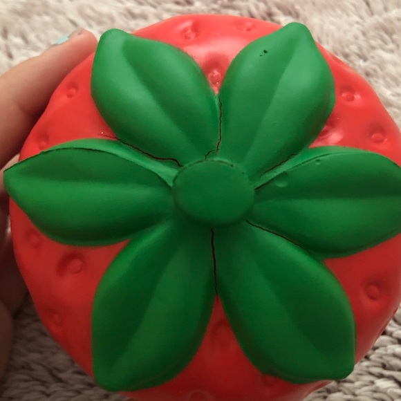 ⚡️⚡️Authentic Ibloom Strawberry Squishy - Picture 4 of 5